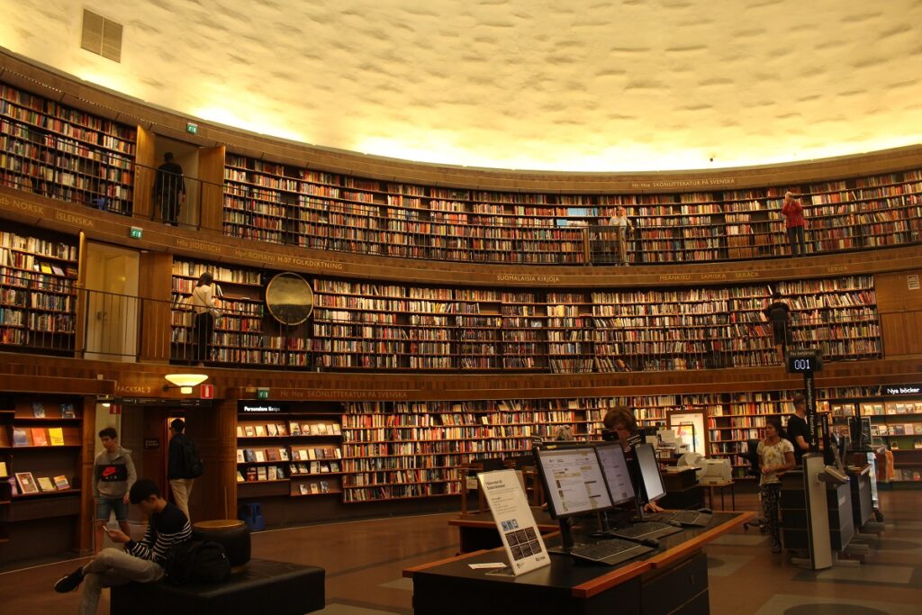 30+ Atmospheric Photos of Libraries from Different Corners of the World